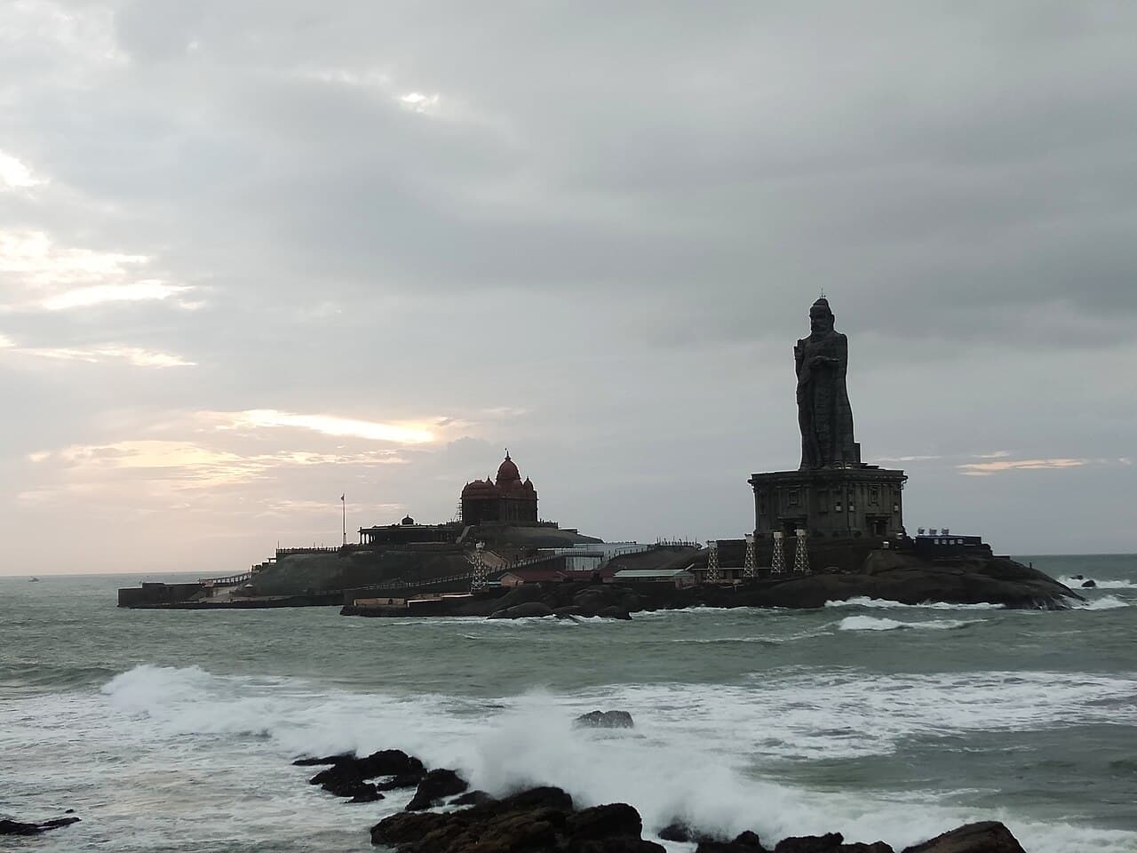 Thiruvalluvar Statue